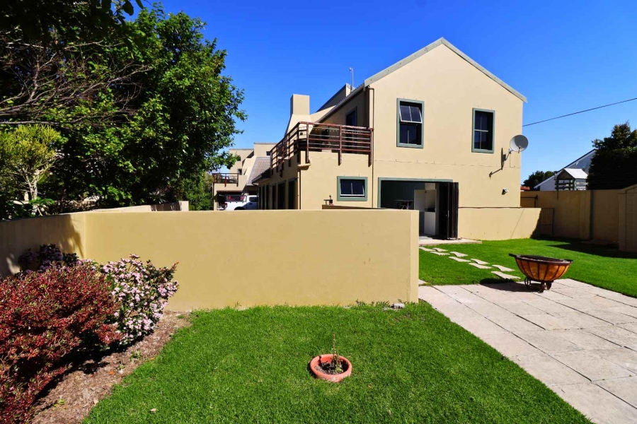 4 Bedroom Property for Sale in Sandbaai Western Cape